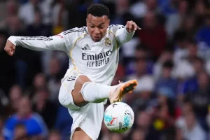 Kylian Mbappe Booed by Real Madrid Fans. AS Real Madrid Defeat Real Oviedo 2-0.